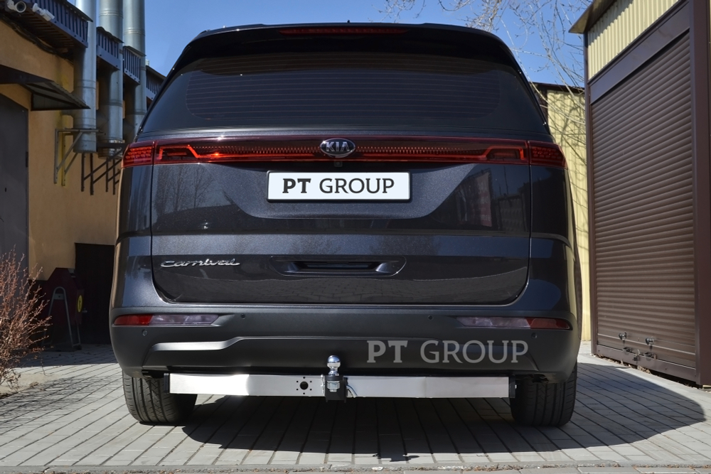 Фаркоп (тип "Е") с нержавеющей накладкой КИА КАРНИВАЛ (2020-Н.В.) / PT-Group
