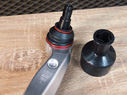 Левый поперечный рычаг передней подвески Audi A6 C7