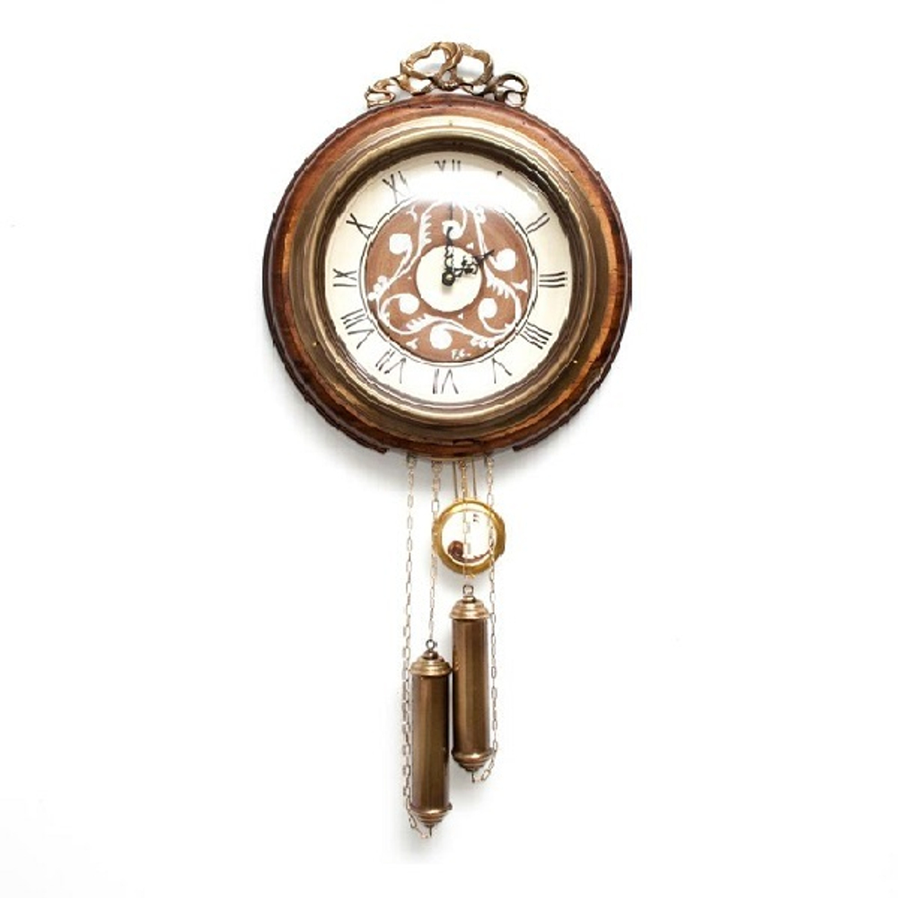 Часы с маятником