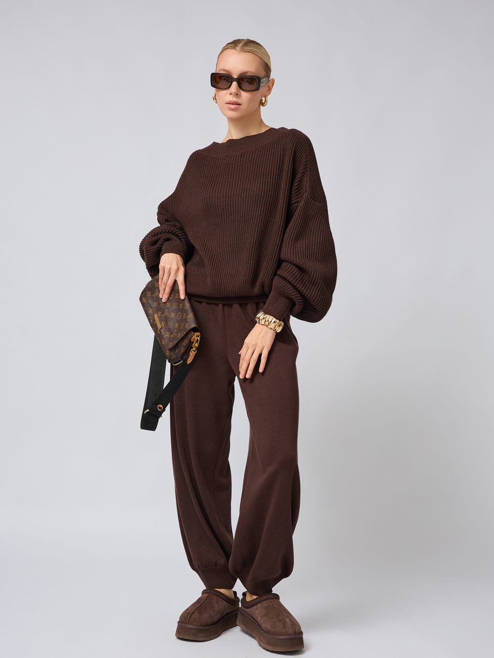 Джемпер вязаный с v-вырезом