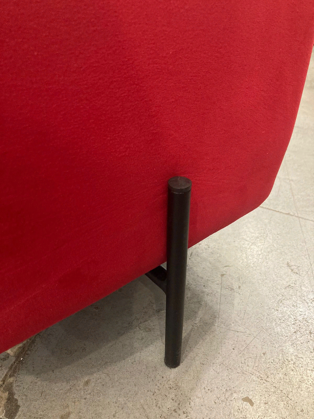 Пуфик Агат велюр красный/черный