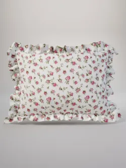 Декоративная наволочка с рюшами, оборками "Розовые бутоны" 50х70 см, 1 шт, без молнии