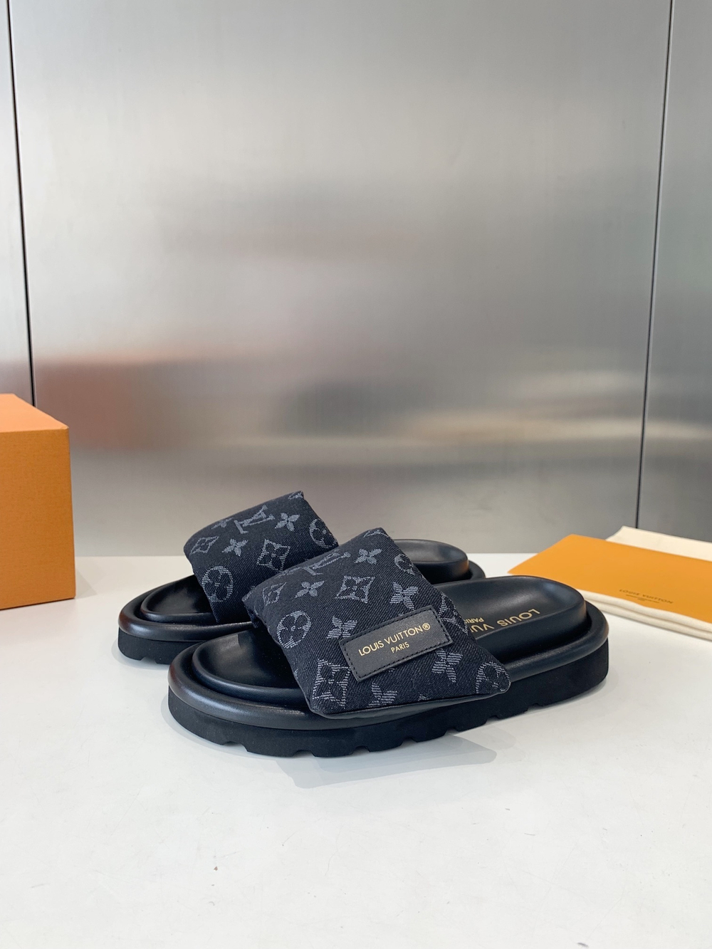 Louis Vuitton Pool Pillow Flat Comfort Mule