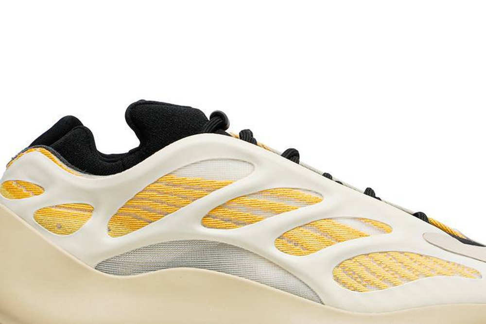 Кроссовки Adidas Originals Yeezy Boost 700 V3 "Safflower"