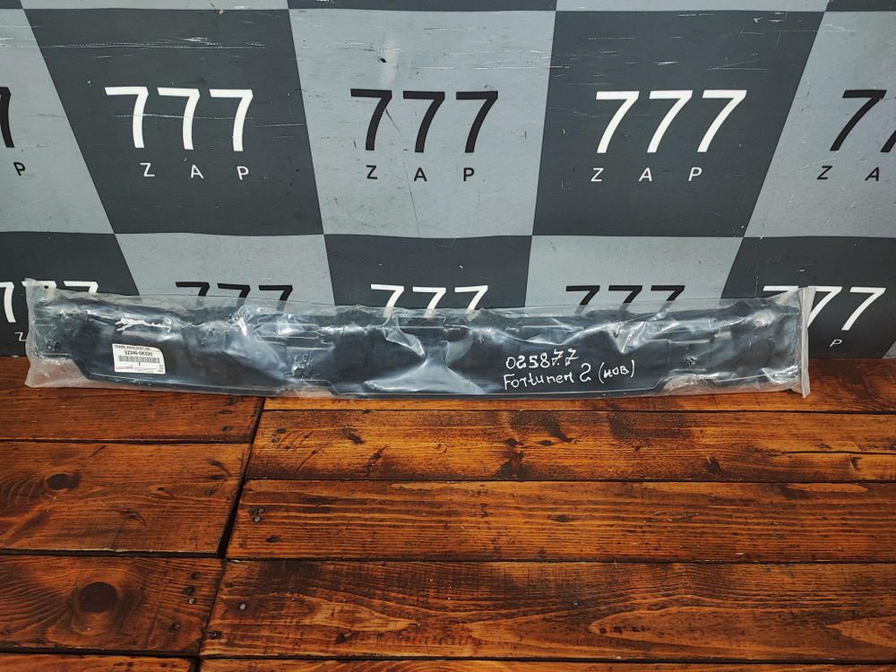 Усилитель заднего бампера Toyota Fortuner 2 Новый Оригинал 523460k020