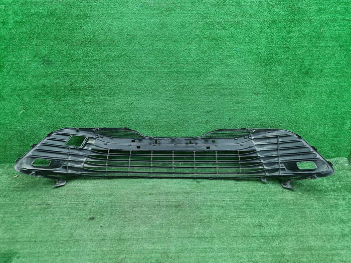 Решетка переднего бампера Toyota Camry xv70 17-21