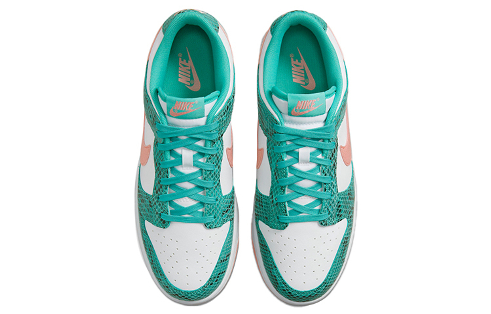 Nike snakeskin dunks shop