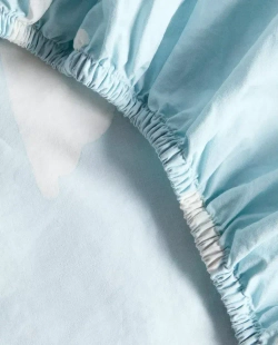 ZARA HOME ДЕТСКАЯ ПРОСТЫНЯ НА РЕЗИНКЕ С ПРИНТОМ, СИНИЙ