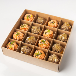 Бокс профитролей с муссом из семги и паштетом из печени цыпленка