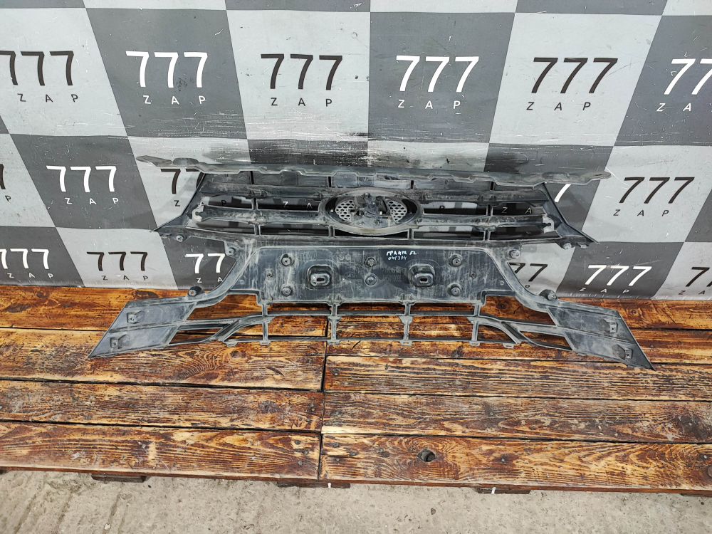 Решетка радиатора LADA Granta 18-нв Б/У Оригинал 8450100959