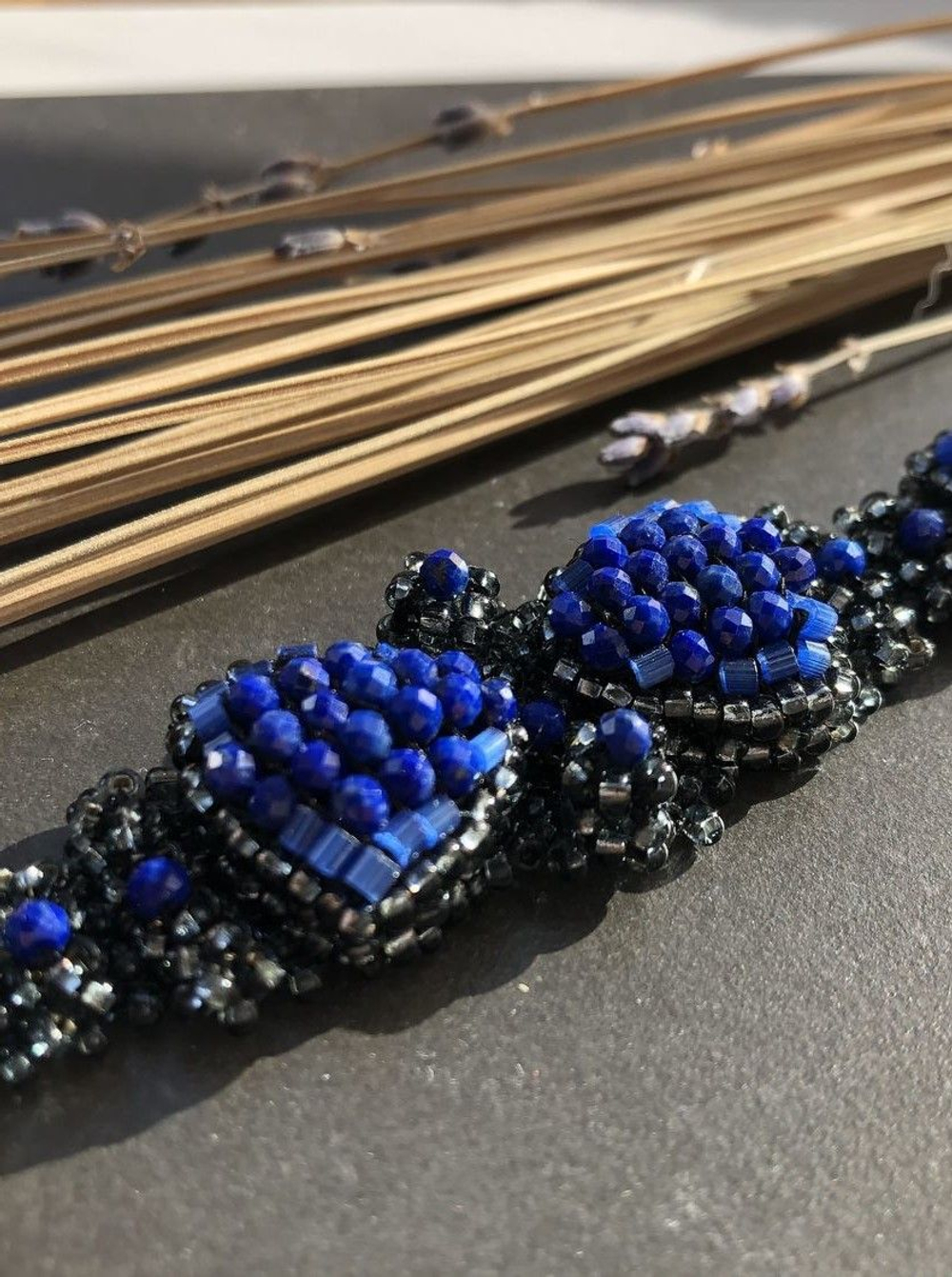Браслет из бисера "Ника" ручной работы с камнем Лазурит