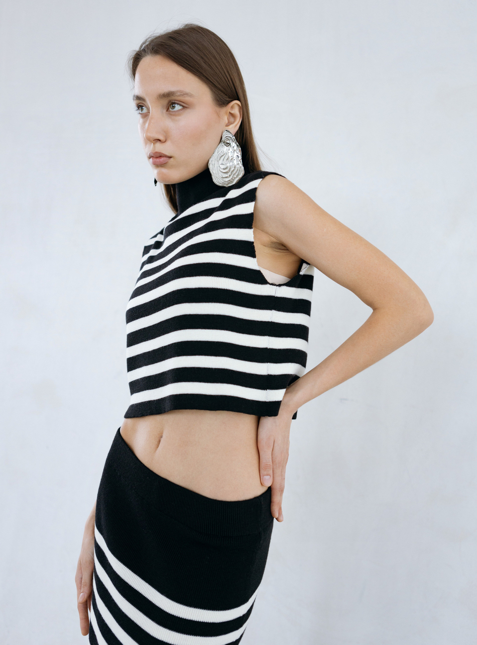 Топ в горизонтальную полоску