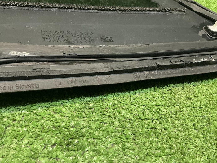 Форточка задняя левая VW Touareg 3 (2018-н.в.)