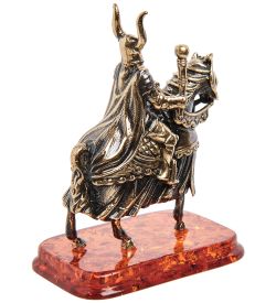 Народные промыслы AM-1274 Фигурка «Рыцарь на коне с булавой» (латунь, янтарь)