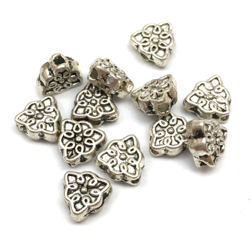 Бусины "Волшебный треугольник" 7х7 мм (10 шт), под серебро