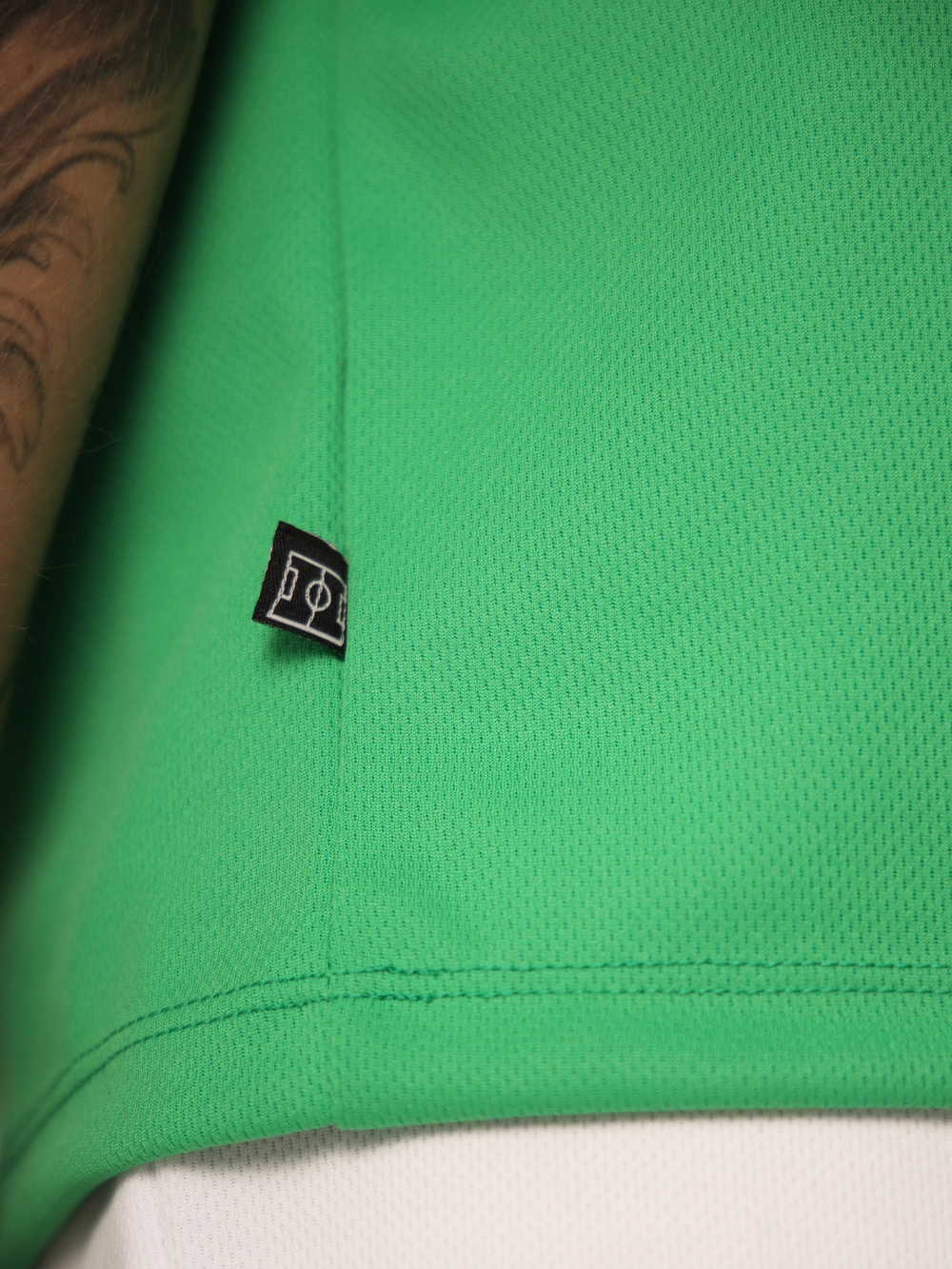 футболка спортивная город горький белый зеленый