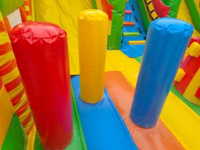 Коммерческий надувной батут «Дружная компания», 8*6*5 м