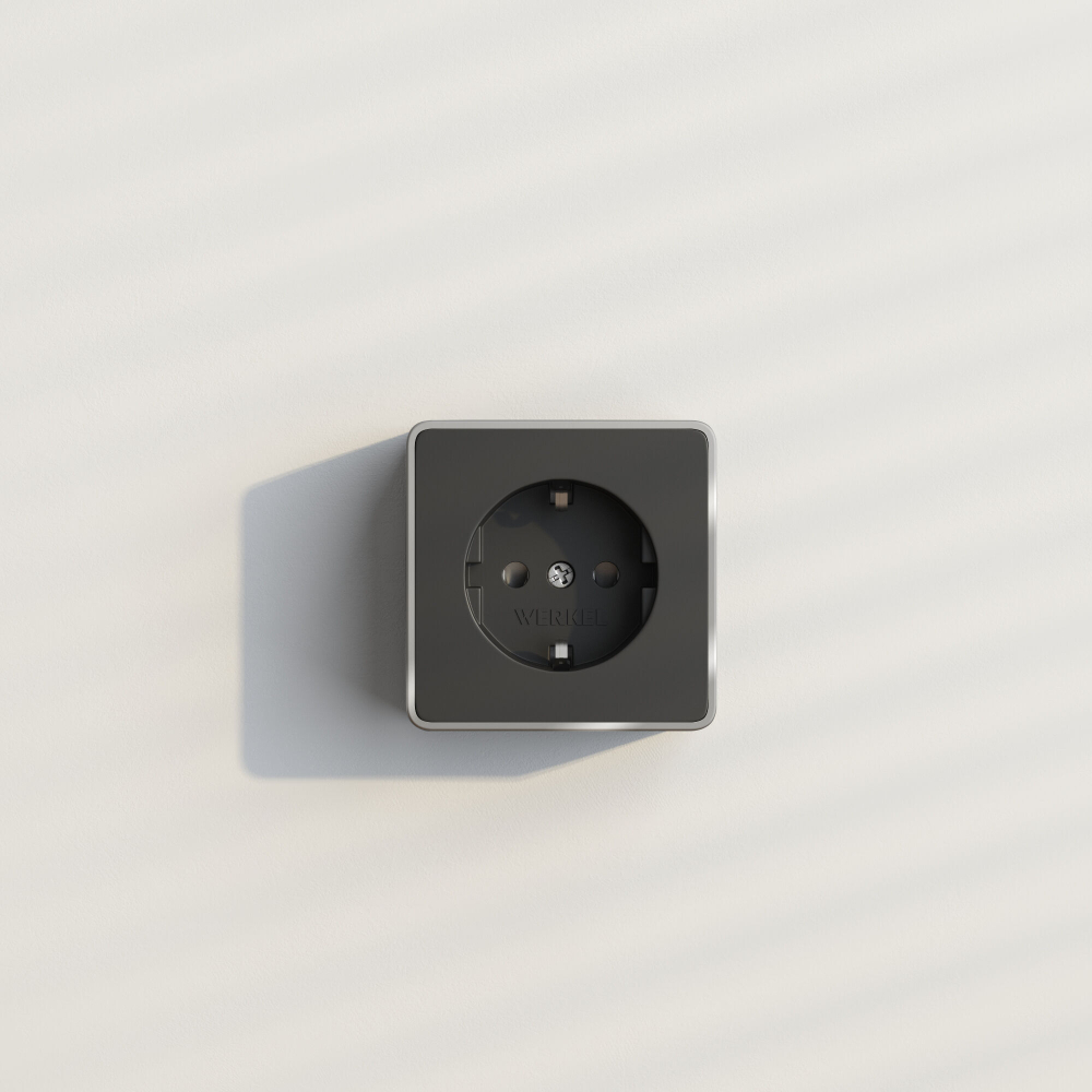 Розетка с заземлением и шторками Gallant черный с серебром W5071134 W5071134