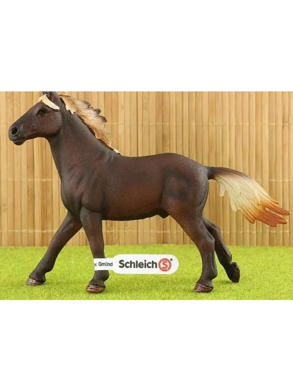Фигурка Мустанг жеребец Schleich 13805