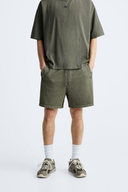 ZARA БАЗОВЫЕ ШОРТЫ-ЧИНОС С ЭФФЕКТОМ ПОТЕРТОСТИ, ЛИНЯЛЫЙ-ЗЕЛЕНЫЙ