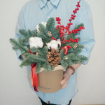 Новогодняя композиция в шляпной коробке с гирляндой