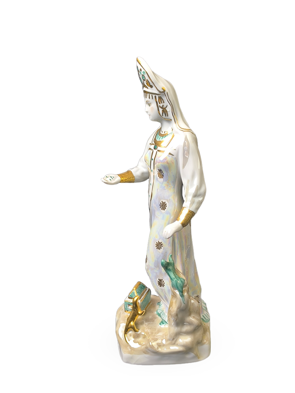 Фарфоровая статуэтка "Дары хозяйки Медной горы" (Дулево)