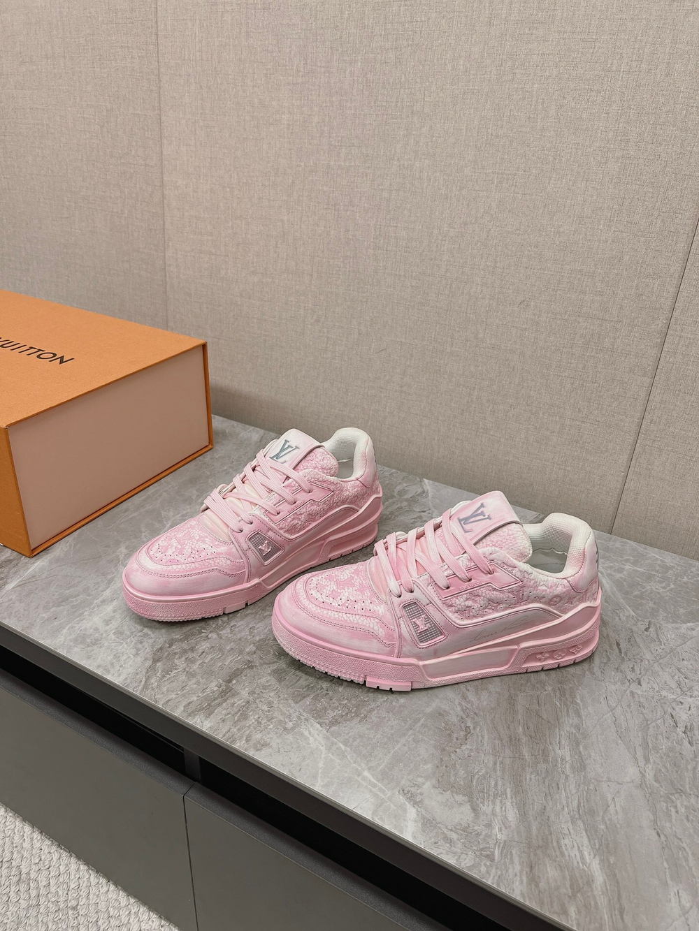 Louis Vuitton Trainer (4 colors)