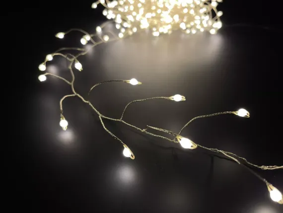 Светодиодная нить Капли 240 белых ламп, 6 м., 24В, серебряный провод, LUCA (84910)