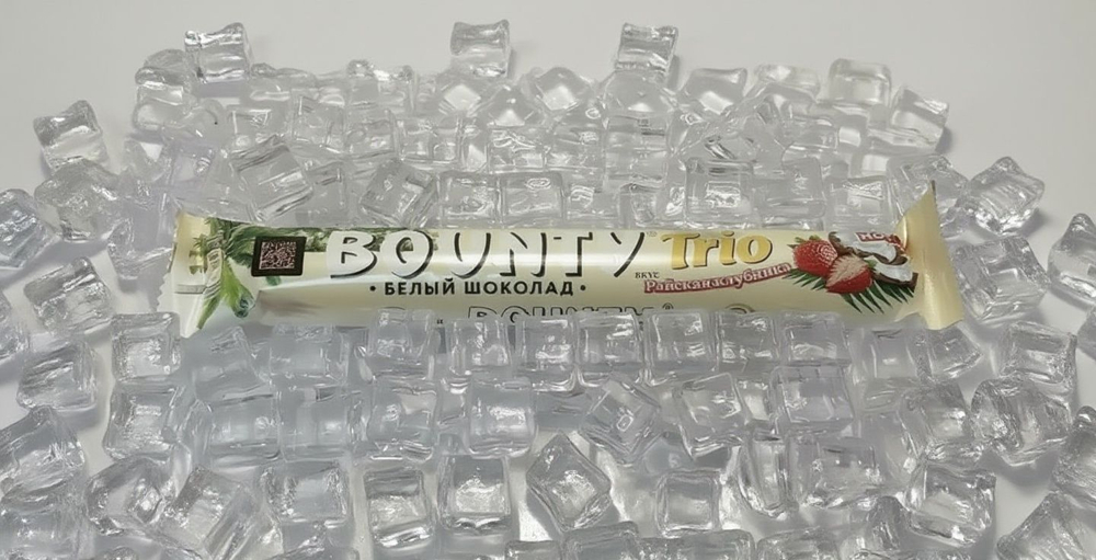 Шоколадный батончик Bounty Trio Райская клубника в белом шоколаде 78 гр 1 шт