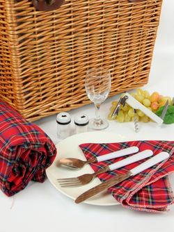 HOLYDAY BASKET Набор для пикника с термосумкой и пледом на 4 персоны