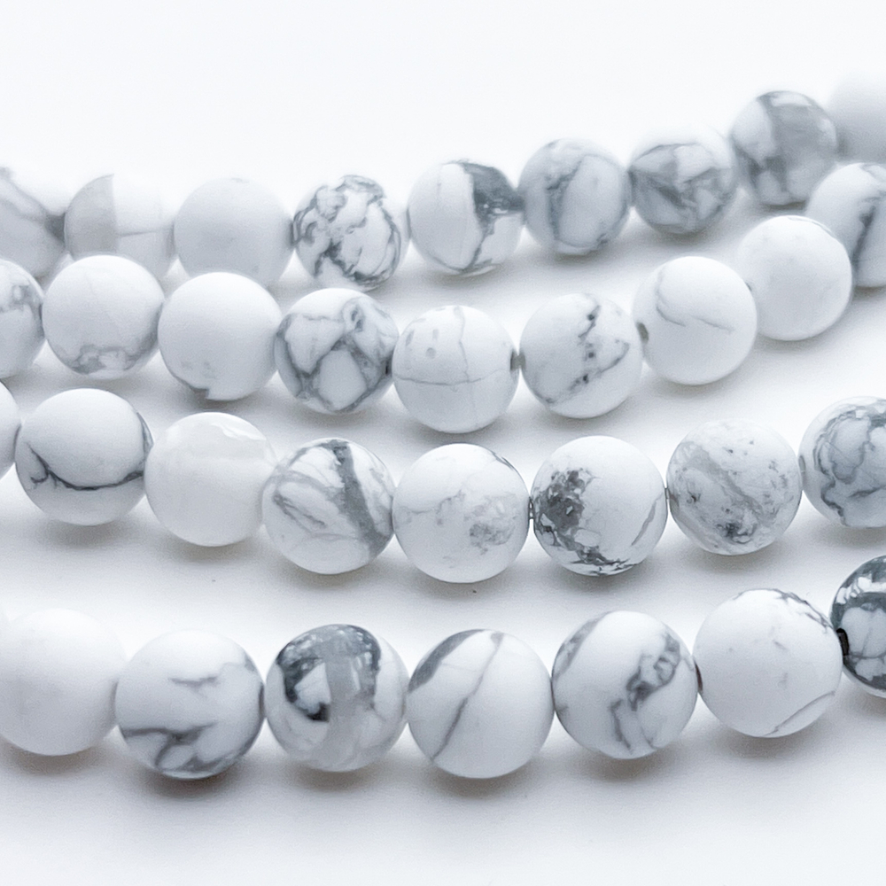 Магнезит матовый, диаметр около 8,4-8,6 мм, цена за 22-23 шт (1/2 нити)