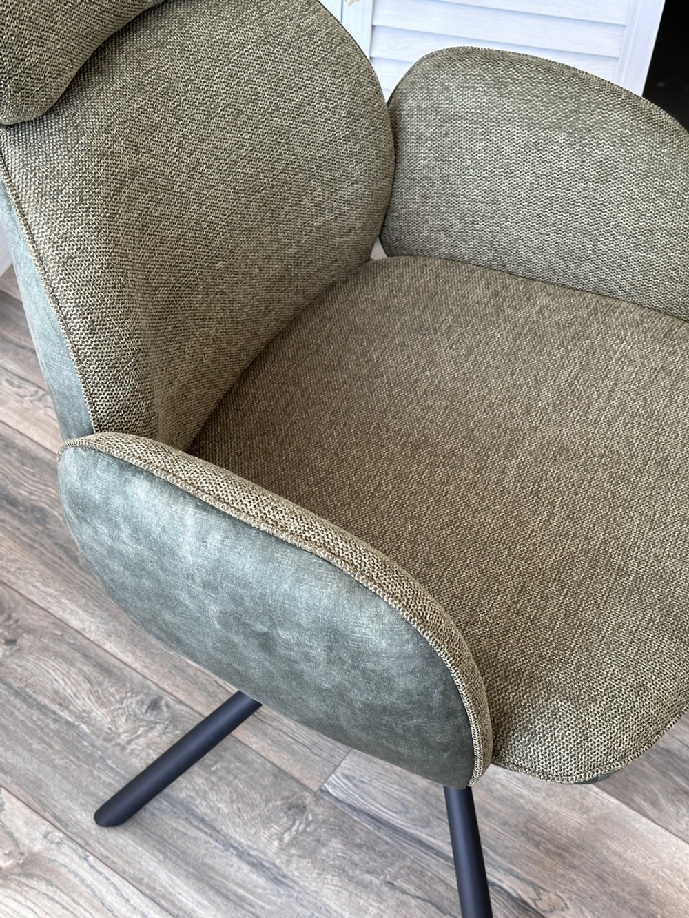 Стул М-City DISAUR Варди (Vardy) поворотный на 360 градусов, Зеленый, ткань, 7525-156 Зеленый, Велюр, Черный