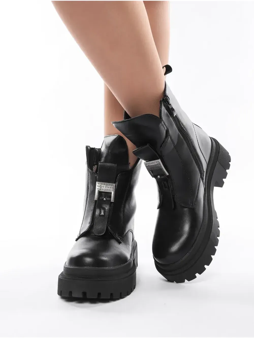 Зимние ботинки на высокой платформе