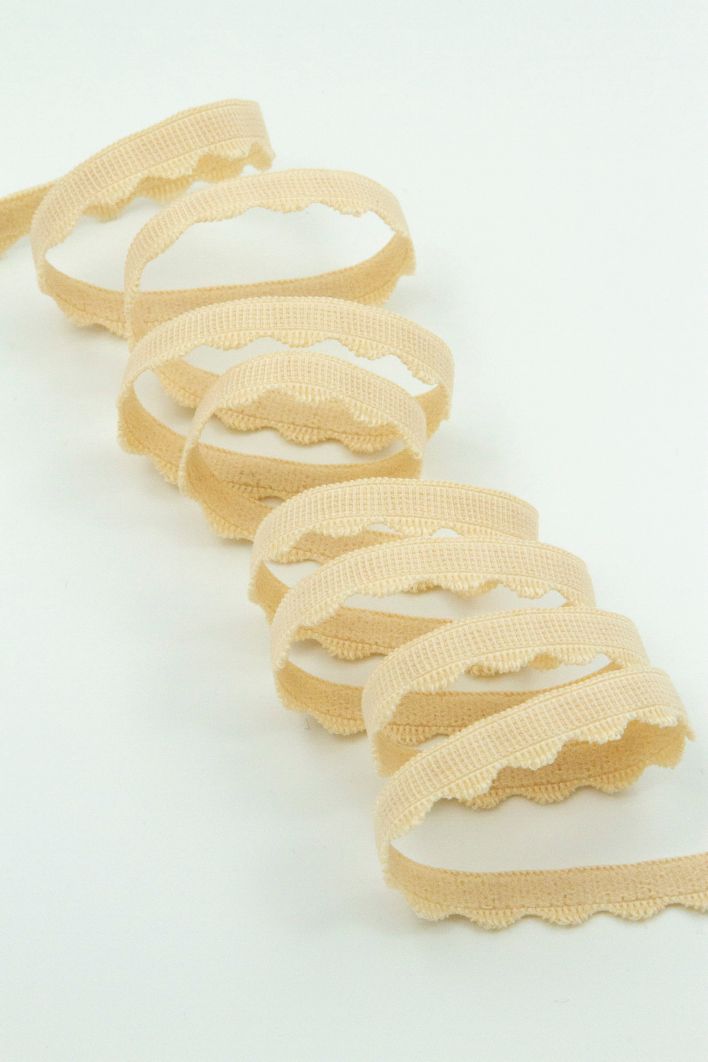 Резинка бельевая ажурная 8 мм с учётом фестона бежевая