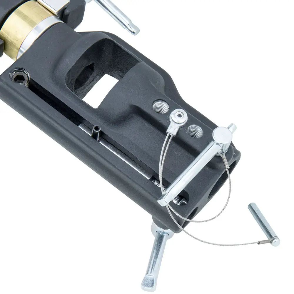 Зажим KUPO KCP-150 SWIVELING PIPE C CLAMP W/ UNIVERSAL HEAD