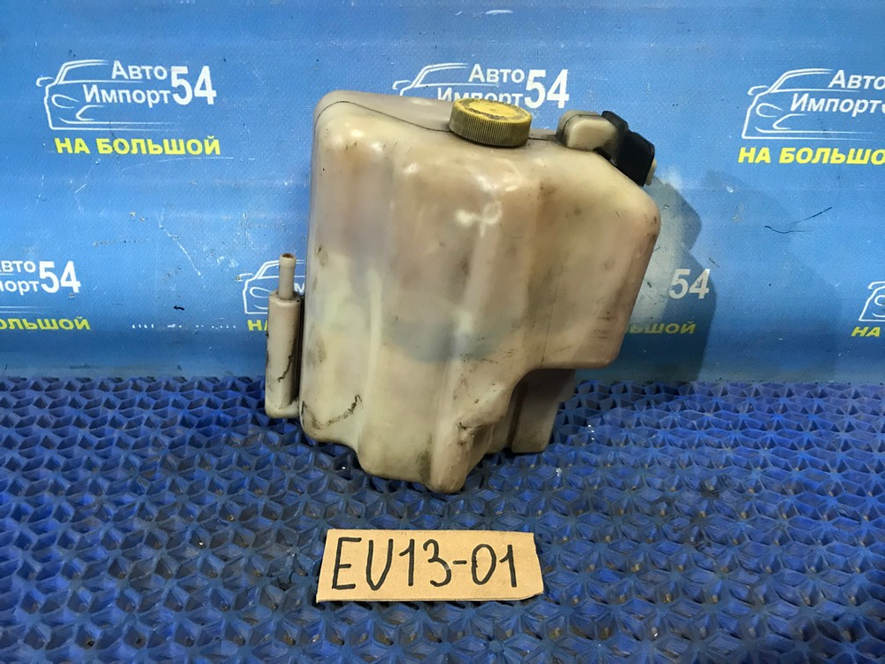 Бачок расширительный NISSAN BLUEBIRD 1993