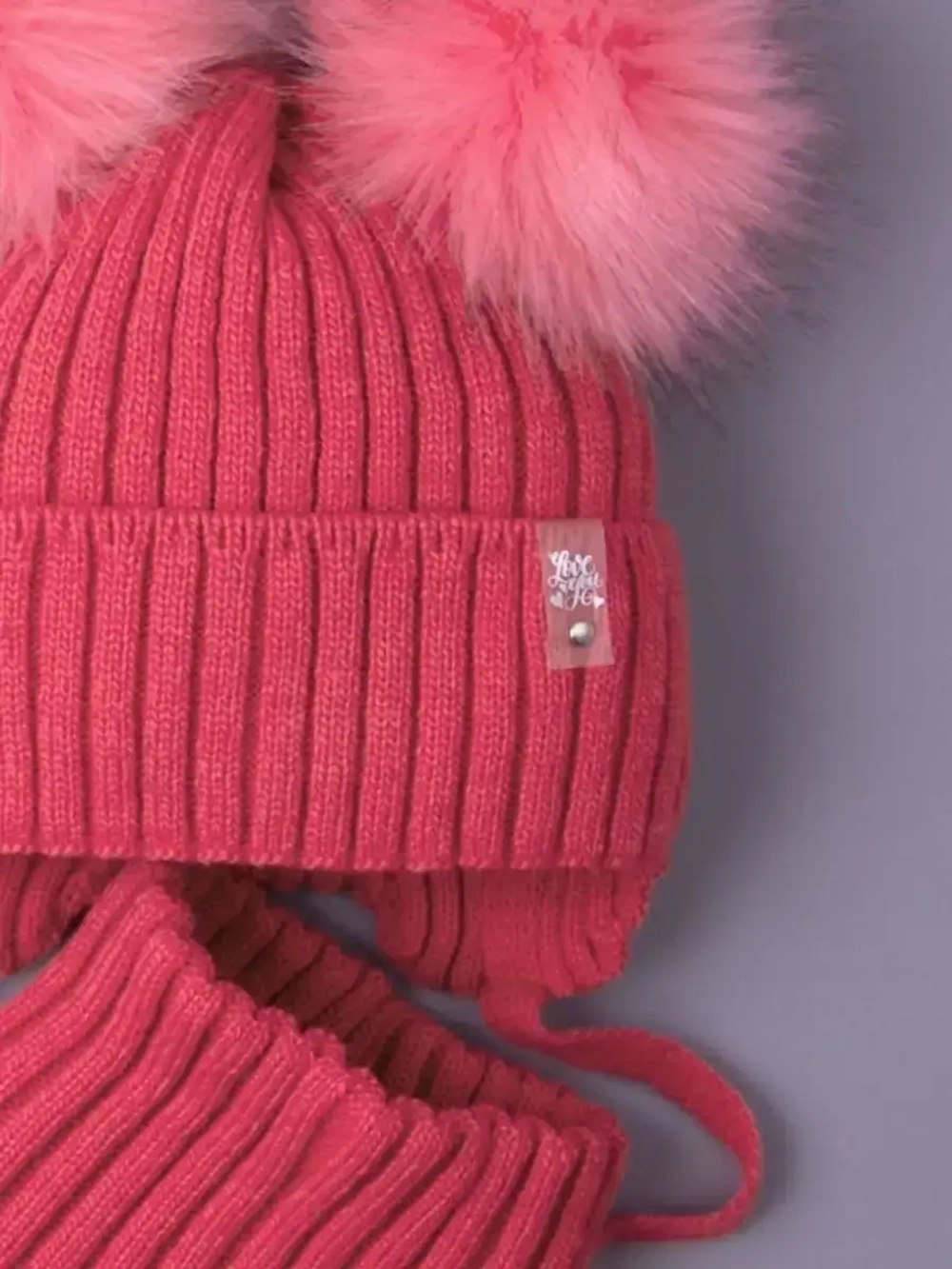 Шапка зимняя детская с помпонами и манишка