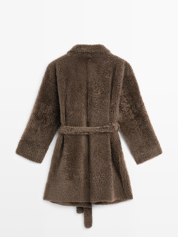 Massimo Dutti Длинная шуба из мутона с поясом - Limited Edition, коричневый