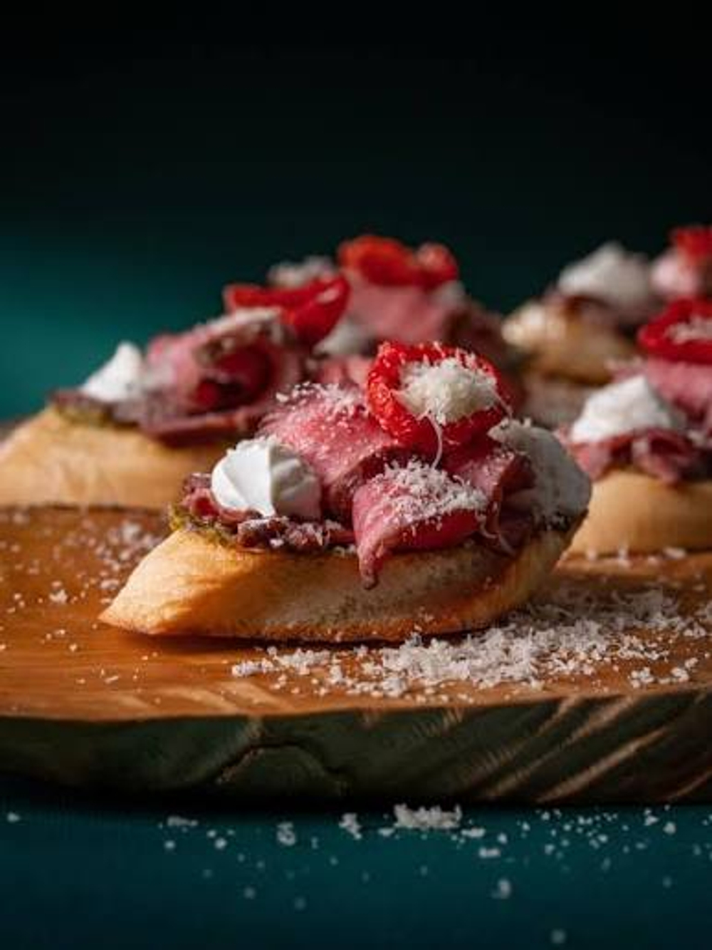 Брускеты виттело тонато индейка