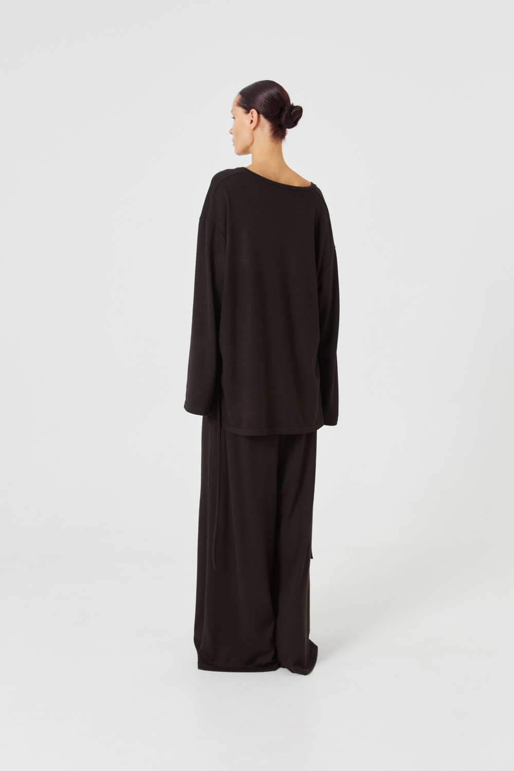 Лонгслив с V-образным вырезом