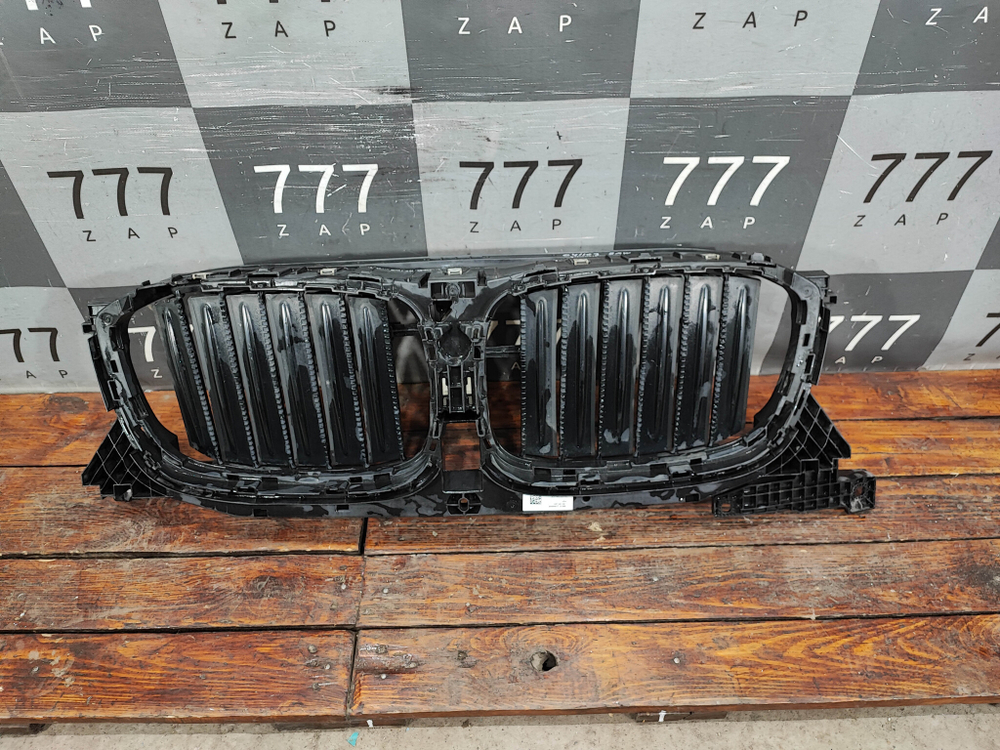 Решетка радиатора BMW X3 (G01) 17-21 Б/У Оригинал 51137497227