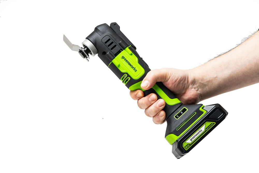 Аккумуляторный реноватор Greenworks G24MT, QOIS, 5000-18000/мин, 3,2°, LED, оснастка 13 шт, 1x2Ач,ЗУ,кор