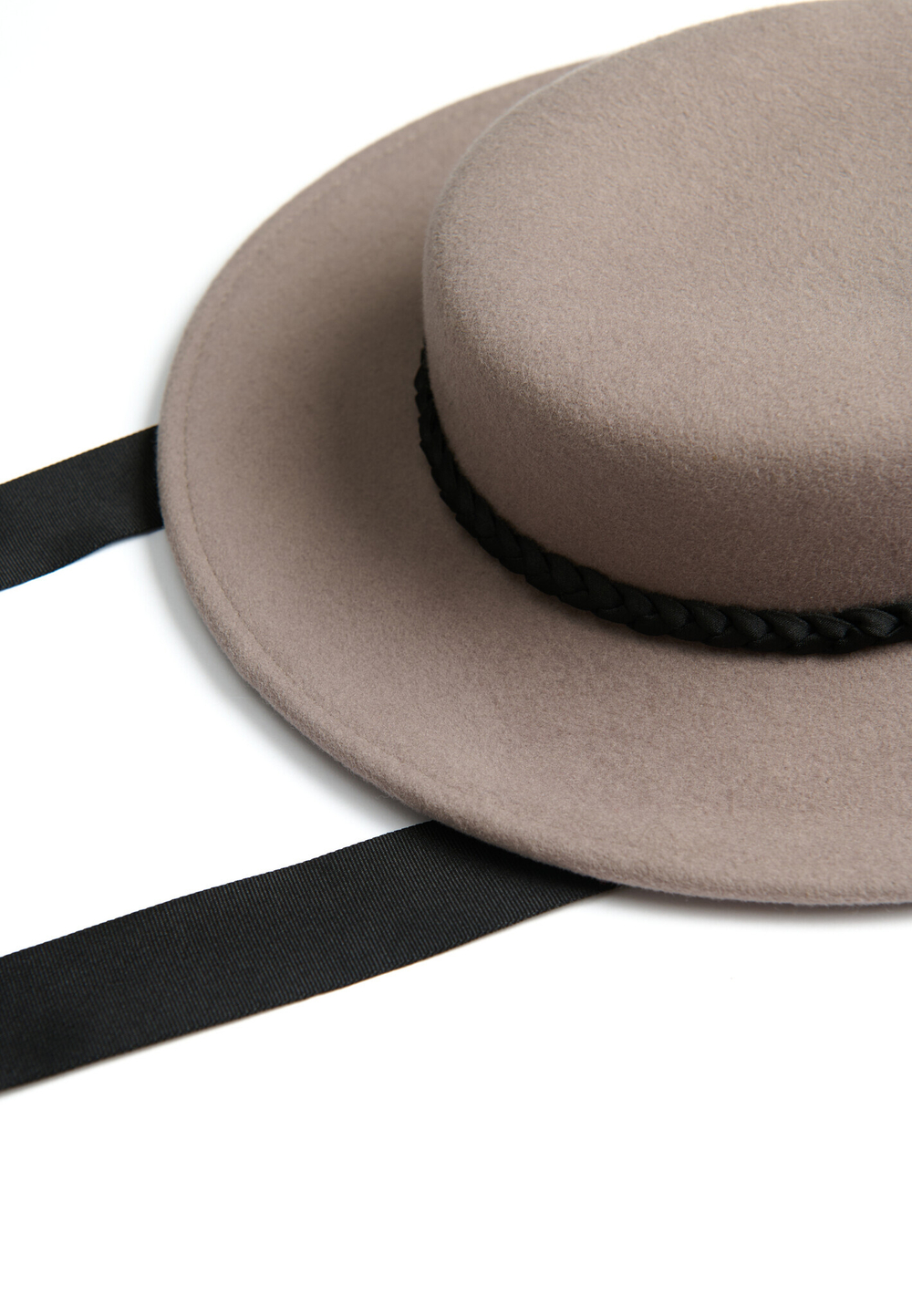 Шляпа из фетра с косынкой