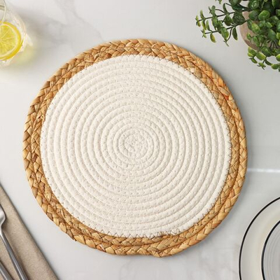 Белая сервировочная салфетка на стол «Мэг»