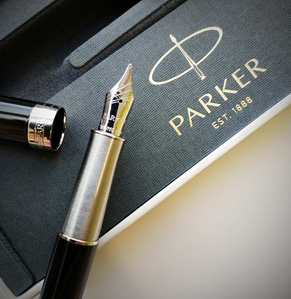 Перьевая ручка Parker Sonnet Lacquer Deep Black CT