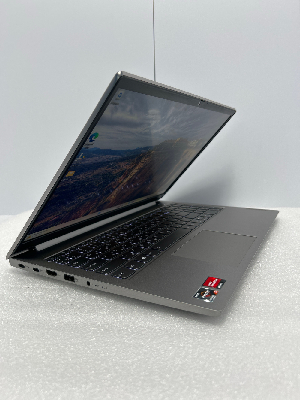 Ноутбук Lenovo ThinkBook 15 G3 ACL (21A40034RU) 15.6"/AMD Ryzen 5 5500U/RAM 8 GB/SSD 256 GB/AMD Radeon Graphics/1920х1080/IPS/DOS/Подсветка - кл:LED/серый. Состояние: Уценка/небольшой след. на матрице от клавиатуры