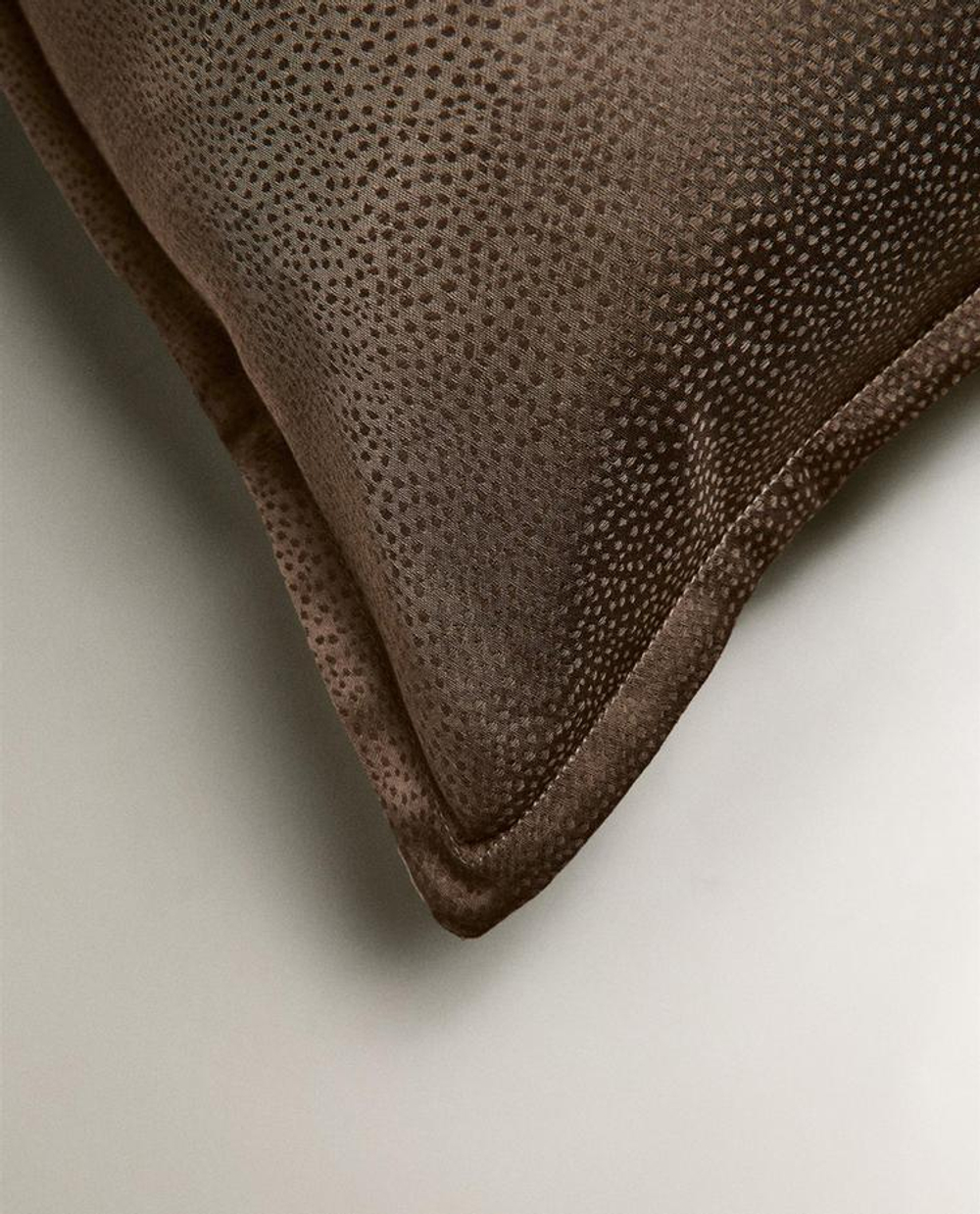 ZARA HOME ЖАККАРДОВАЯ НАВОЛОЧКА ИЗ САТИНА (300 НИТЕЙ), СЕРОВАТО-КОРИЧНЕВЫЙ