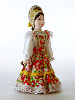 Кукла сувенирная фарфоровая. Россия. Девочка в цветном сарафане (стилизация).