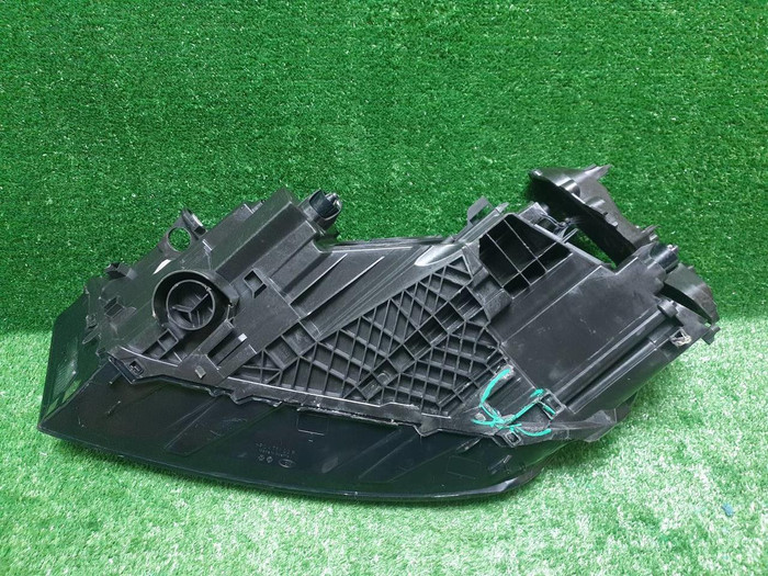 Фара правая Audi Q7 2 (2015-2019) LED