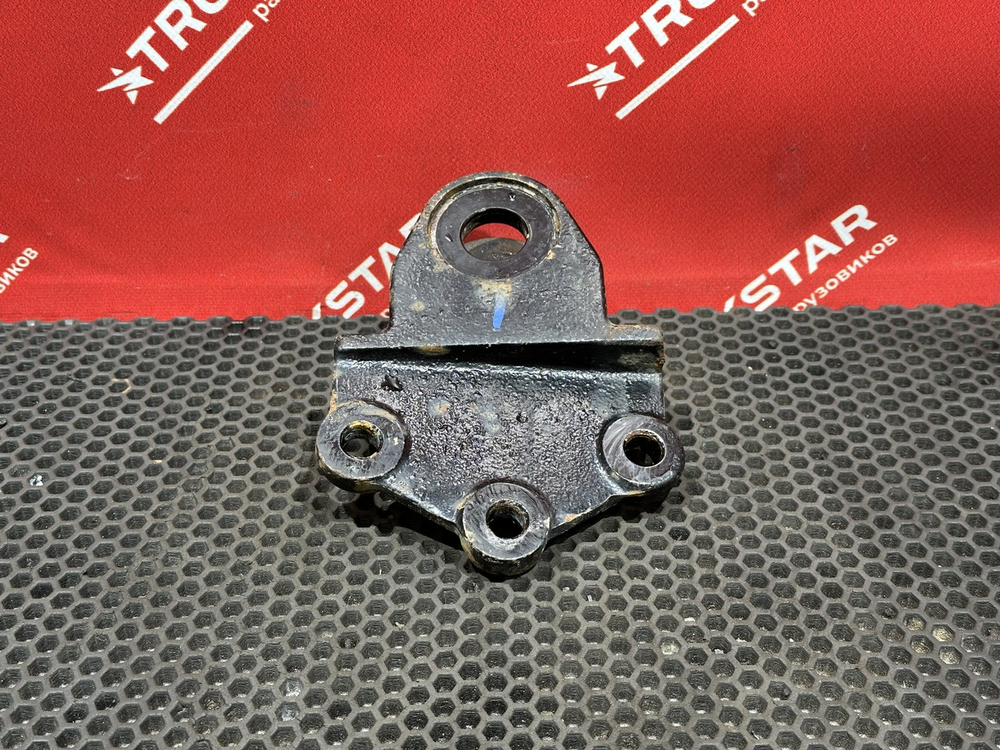 Кронштейн стойки стабилизатора правый 2023г